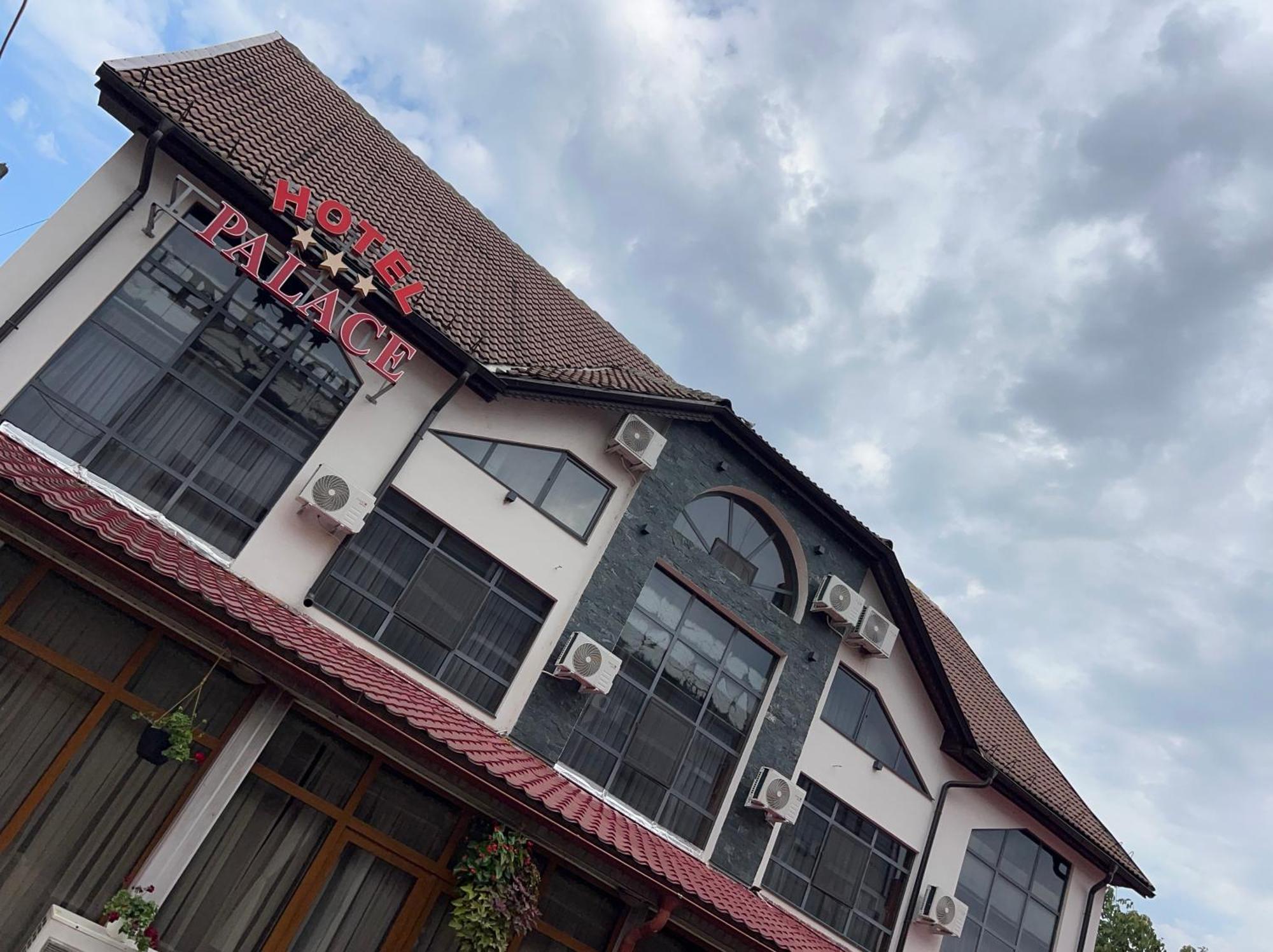 Hotel Palace Targu Jiu Ngoại thất bức ảnh